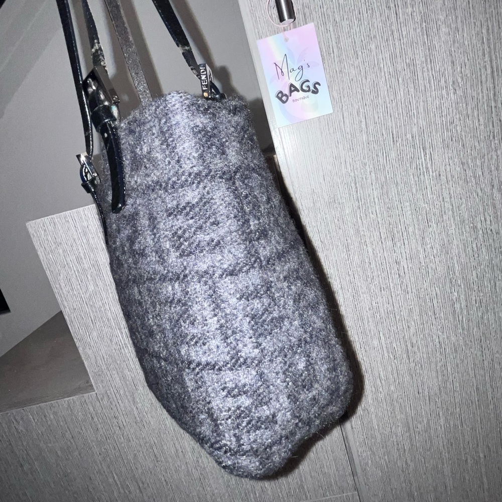 Fendi: Wool Cashmere Zucca Monogram Shoulder Bag - Picture 4 of 17